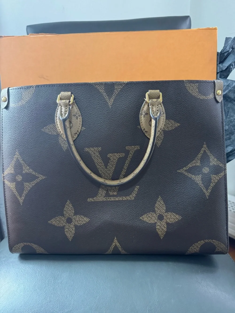 Louis Vuitton OnTheGo MM - Picture 2 of 16